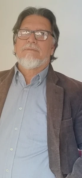 Retrato de Fredy José Pinillos, creador del Museo Libre Pensamiento